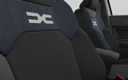 
										Dacia Duster Expression TCe 4×4 Sandstone full									